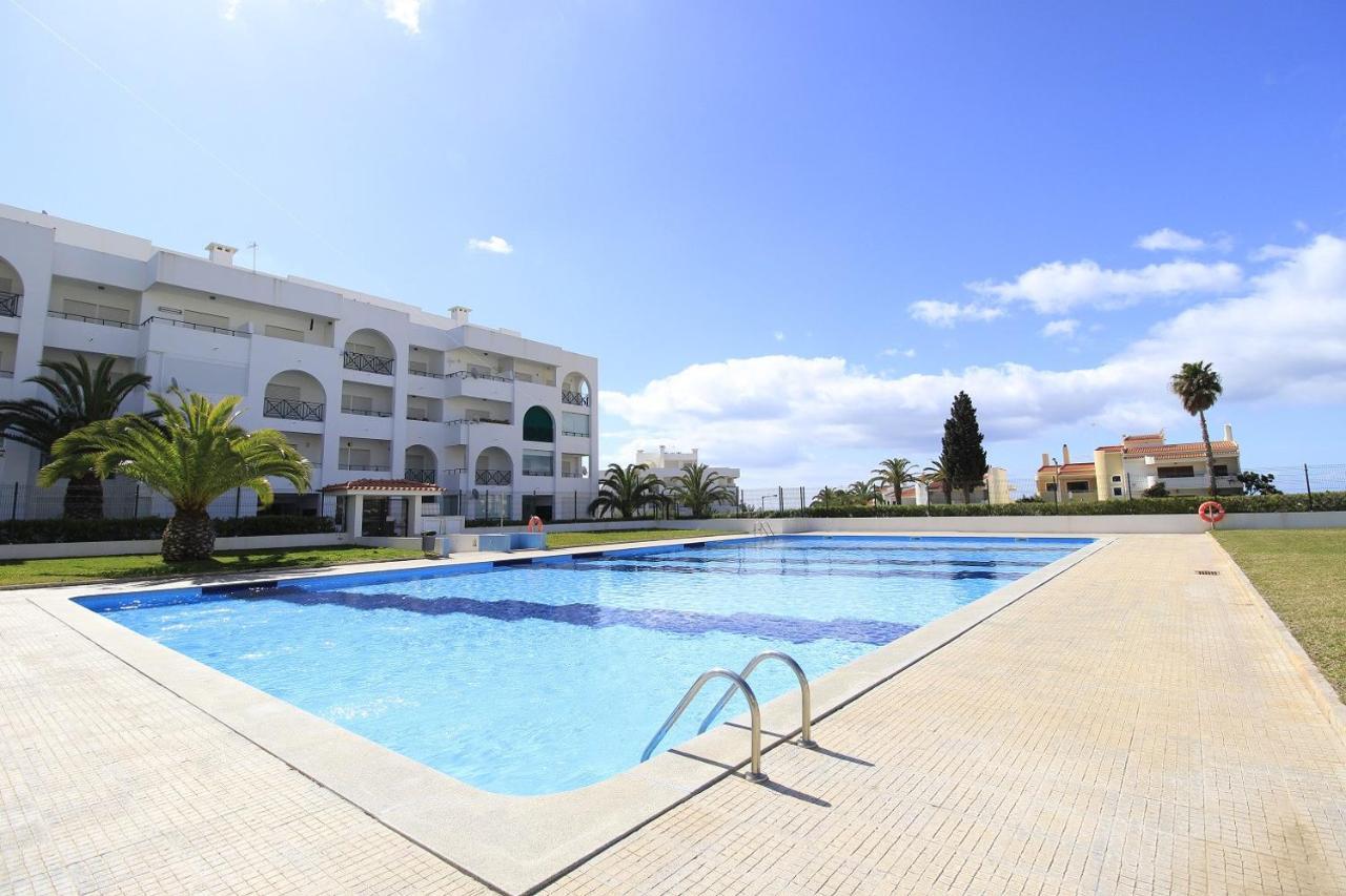 Armacao De Pera Brightness With Pool By Homing Apartment Exterior photo