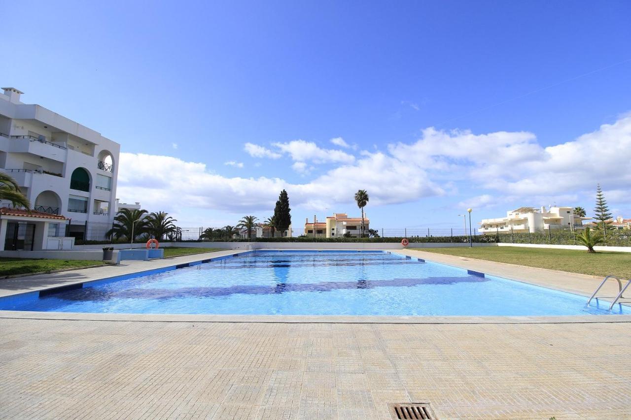 Armacao De Pera Brightness With Pool By Homing Apartment Exterior photo