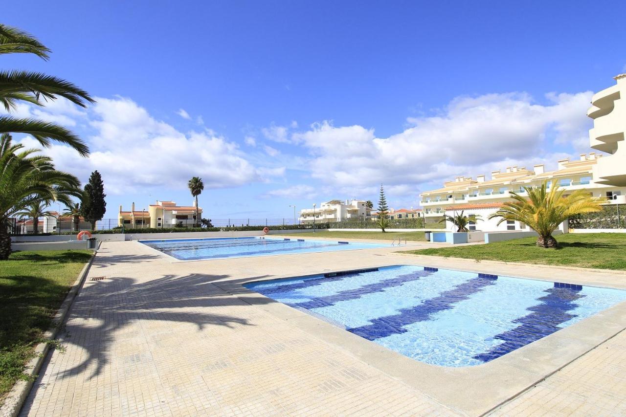 Armacao De Pera Brightness With Pool By Homing Apartment Exterior photo