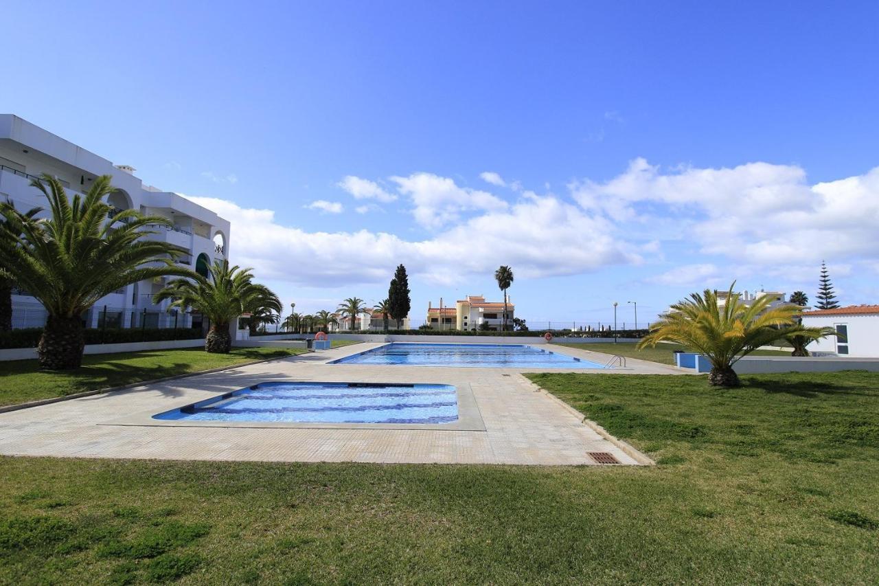 Armacao De Pera Brightness With Pool By Homing Apartment Exterior photo