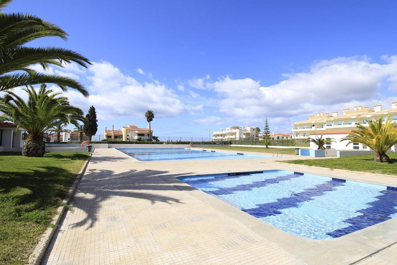 Armacao De Pera Brightness With Pool By Homing Apartment Exterior photo