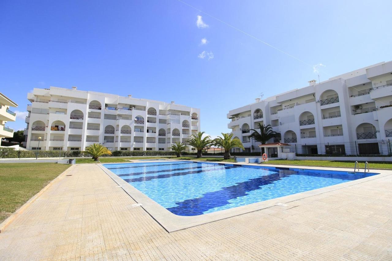 Armacao De Pera Brightness With Pool By Homing Apartment Exterior photo
