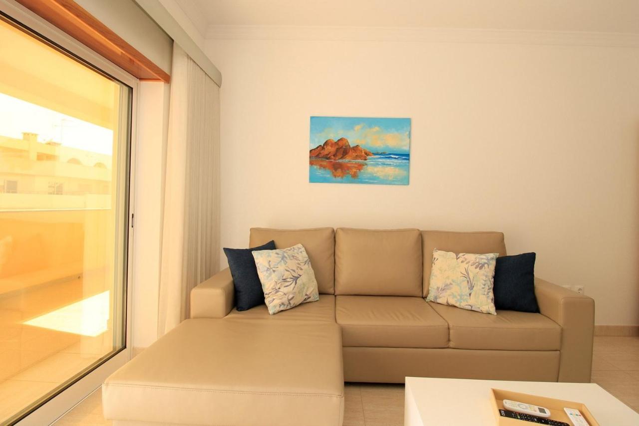 Armacao De Pera Brightness With Pool By Homing Apartment Exterior photo