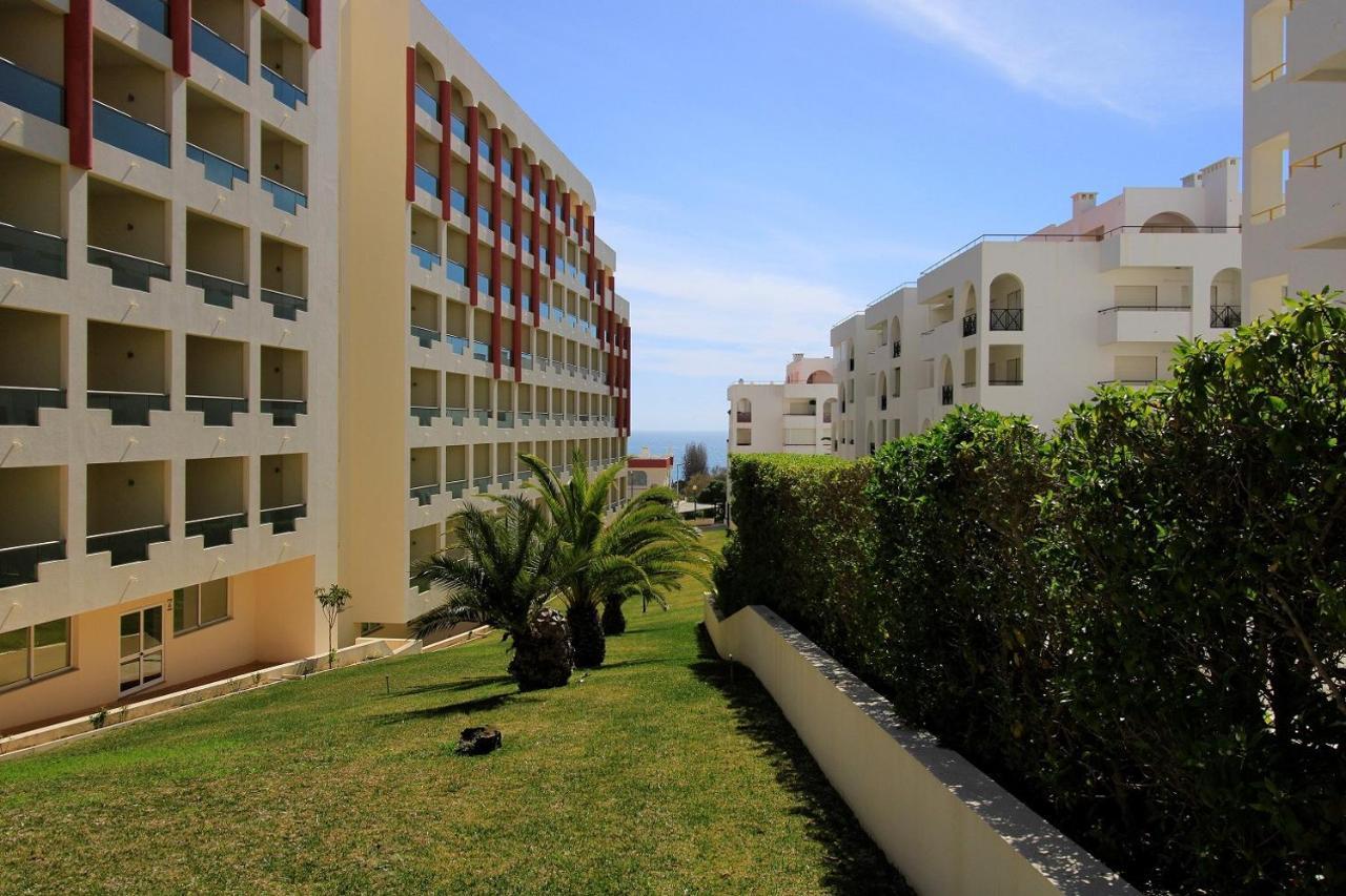 Armacao De Pera Brightness With Pool By Homing Apartment Exterior photo