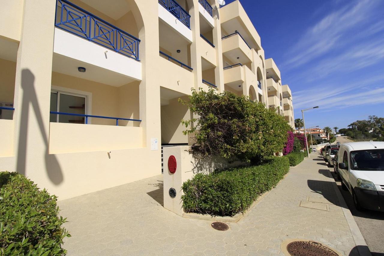 Armacao De Pera Brightness With Pool By Homing Apartment Exterior photo